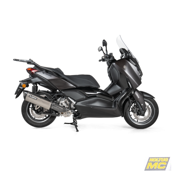 Akrapovic Yamaha X-MAX 300 25-> Slip-on Line oval lyddmper i rustfri/carbon (ECE godkendt)