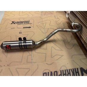 Akrapovic Yamaha YFZ450 2004-05 Evolution Line med med forr�r i titanium og oval lydd�mper i titanium