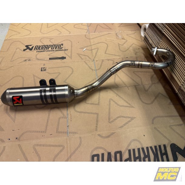 Akrapovic Yamaha YFZ450 2004-05 Evolution Line med med forr�r i titanium og oval lydd�mper i titanium
